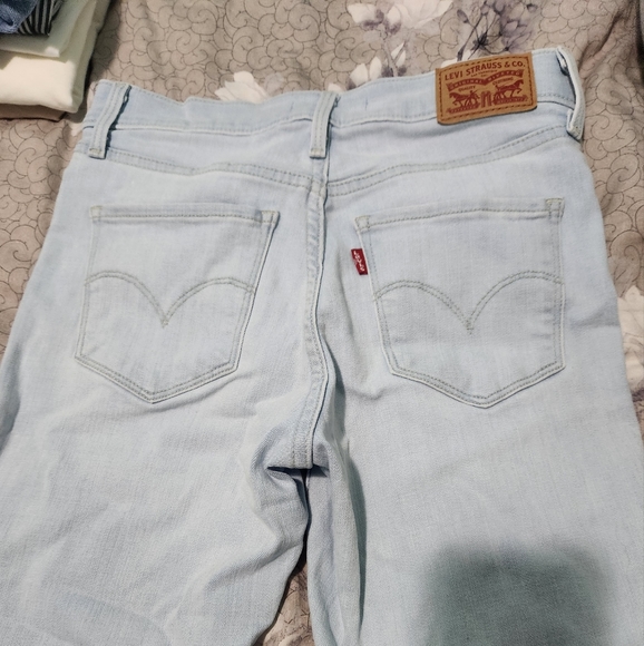 Levi's 311 Shaping Jean Capri - Picture 5 of 6